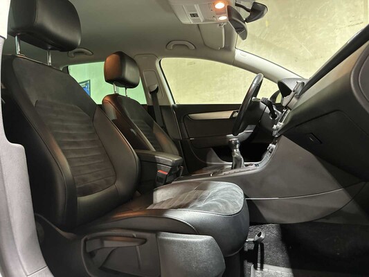 Volkswagen Passat Variant 1.8 TSI Highline 160pk 2011 (Origineel-NL), 71-RPV-9