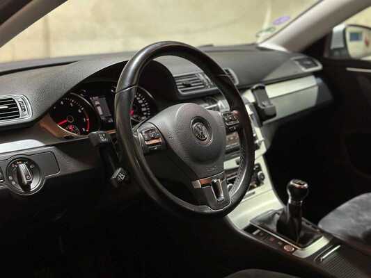 Volkswagen Passat Variant 1.8 TSI Highline 160pk 2011 (Origineel-NL), 71-RPV-9