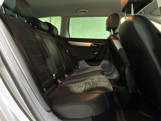 Volkswagen Passat Variant 1.8 TSI Highline 160 PS 2011 (Original-NL), 71-RPV-9