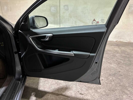 Volvo V60 2.4 D5 Twin Engine Special Edition 163pk 2015, NH-759-L