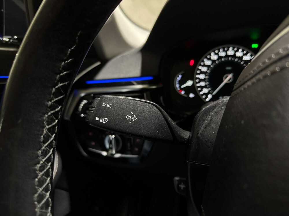 BMW 520i Touring High Executive Sport-Line 5-serie 184pk 2019 (Origineel-NL), XG-208-V