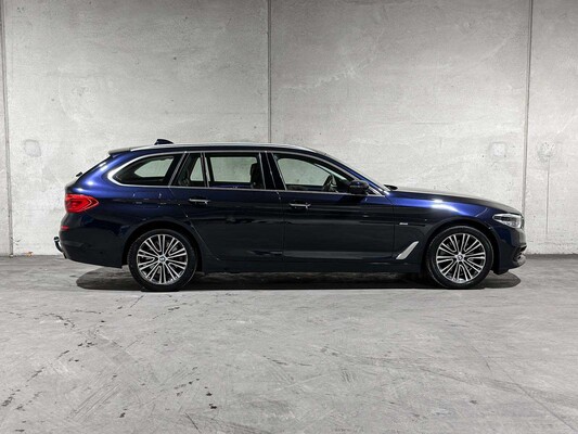 BMW 520i Touring High Executive Sport-Line 5-serie 184pk 2019 (Origineel-NL), XG-208-V