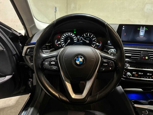 BMW 520i Touring High Executive Sport-Line 5-serie 184pk 2019 (Origineel-NL), XG-208-V