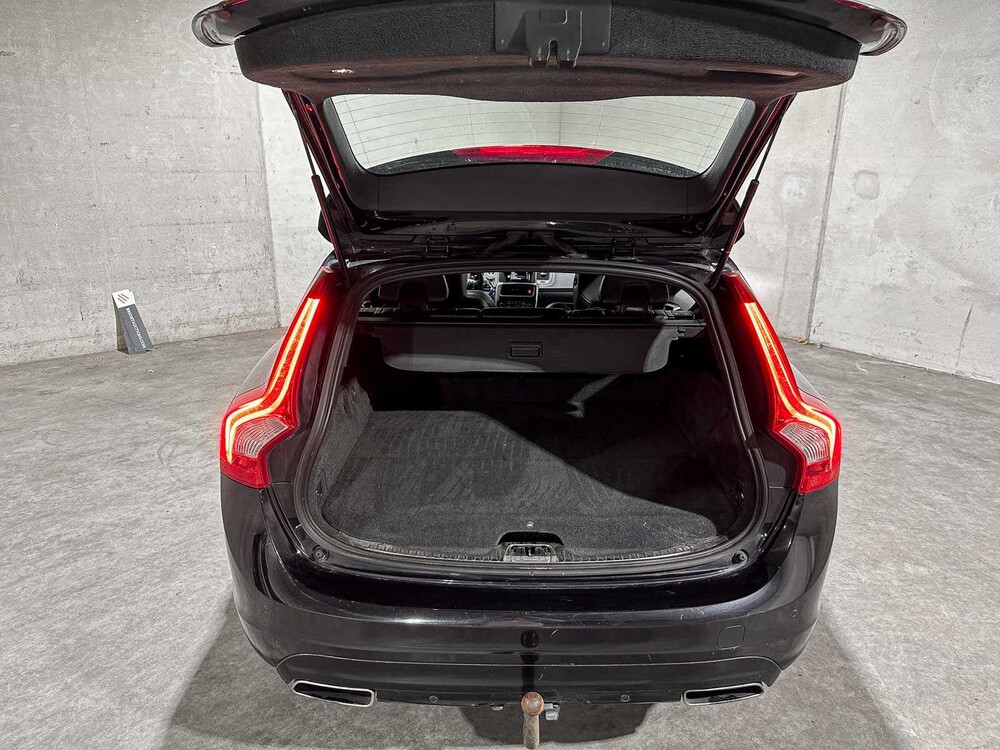 Volvo V60 2.4 D6 AWD Plug-In Hybrid Summum 215pk 2013 (Origineel-NL), 6-SVN-43