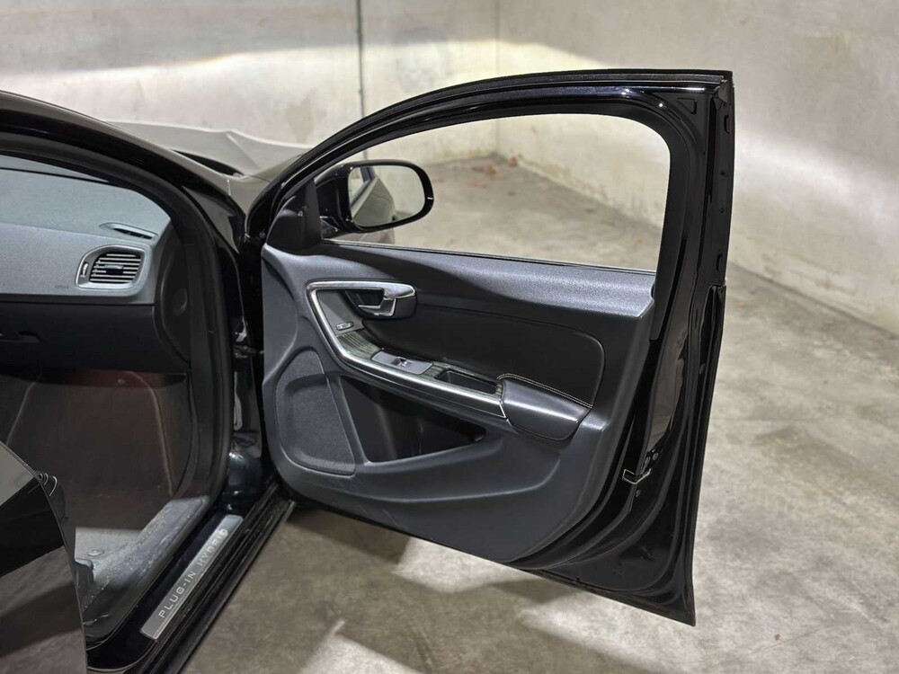 Volvo V60 2.4 D6 AWD Plug-In Hybrid Summum 215pk 2013 (Origineel-NL), 6-SVN-43