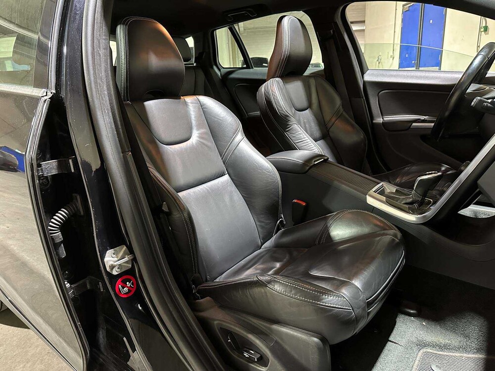 Volvo V60 2.4 D6 AWD Plug-In Hybrid Summum 215pk 2013 (Origineel-NL), 6-SVN-43