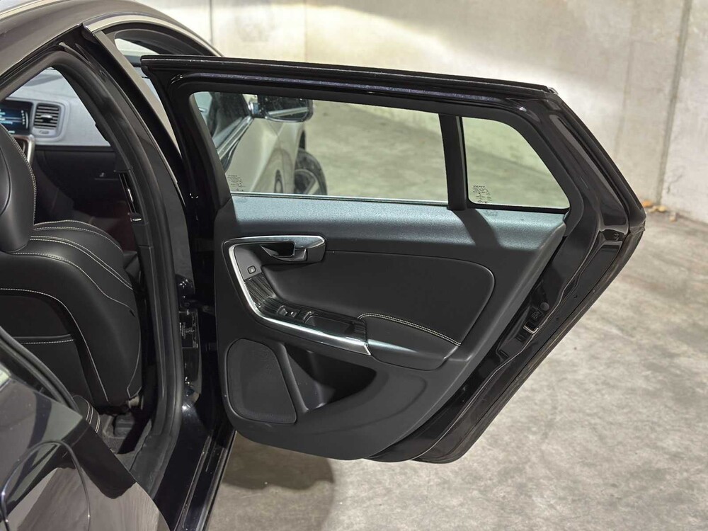 Volvo V60 2.4 D6 AWD Plug-In Hybrid Summum 215pk 2013 (Origineel-NL), 6-SVN-43