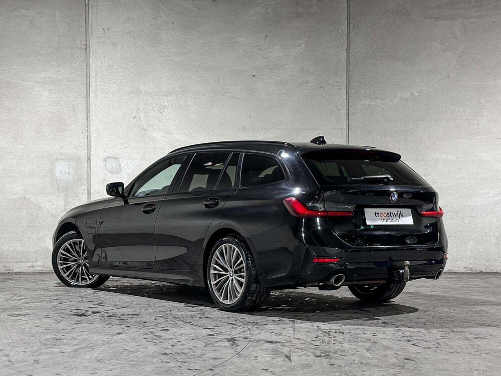 BMW 330e Touring Business Edition Plus 184pk 2021 3-serie (Origineel-NL + 1e Eigenaar) L-480-TL