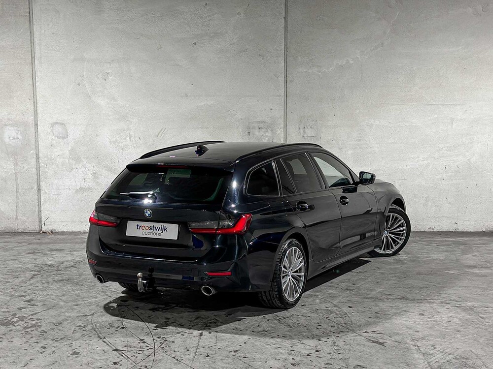 BMW 330e Touring Business Edition Plus 184pk 2021 3-serie (Origineel-NL + 1e Eigenaar) L-480-TL