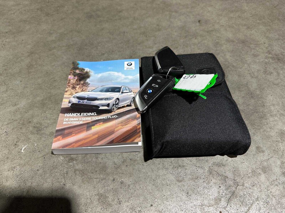 BMW 330e Touring Business Edition Plus 184pk 2021 3-serie (Origineel-NL + 1e Eigenaar) L-480-TL