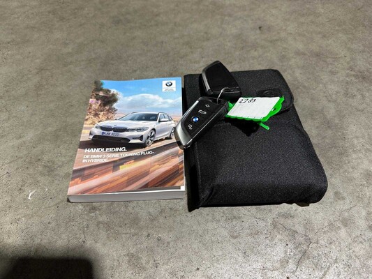 BMW 330e Touring Business Edition Plus 184pk 2021 3-serie (Origineel-NL + 1e Eigenaar) L-480-TL