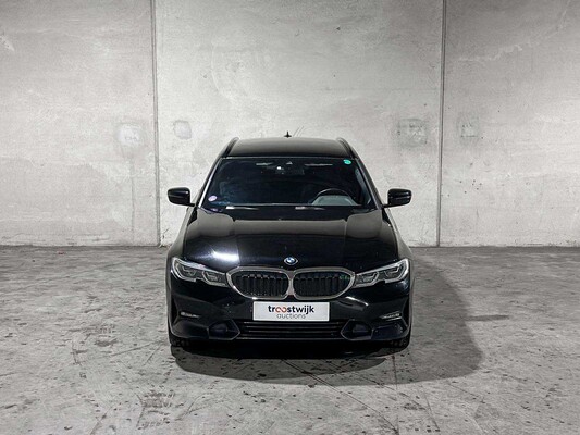 BMW 330e Touring Business Edition Plus 184pk 2021 3-serie (Origineel-NL + 1e Eigenaar) L-480-TL