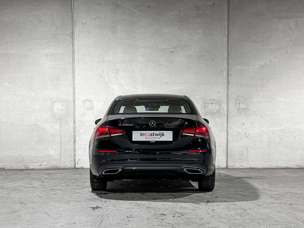 Mercedes-Benz A250 e Business Solution Luxury Limited 218pk 2020 (Origineel-NL + 1e Eigenaar) A-klasse, J-849-SG