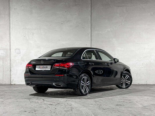 Mercedes-Benz A250 e Business Solution Luxury Limited 218pk 2020 (Origineel-NL + 1e Eigenaar) A-klasse, J-849-SG