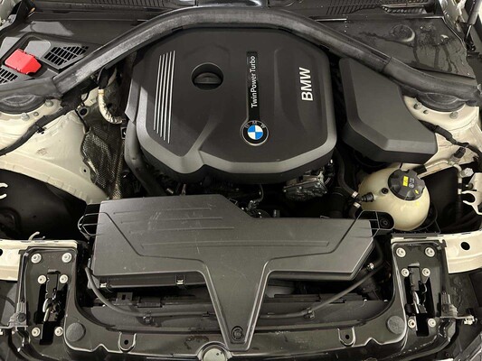 BMW 118i Edition M Sport Shadow High Executive 1-serie 134pk 2019, P-613-RT