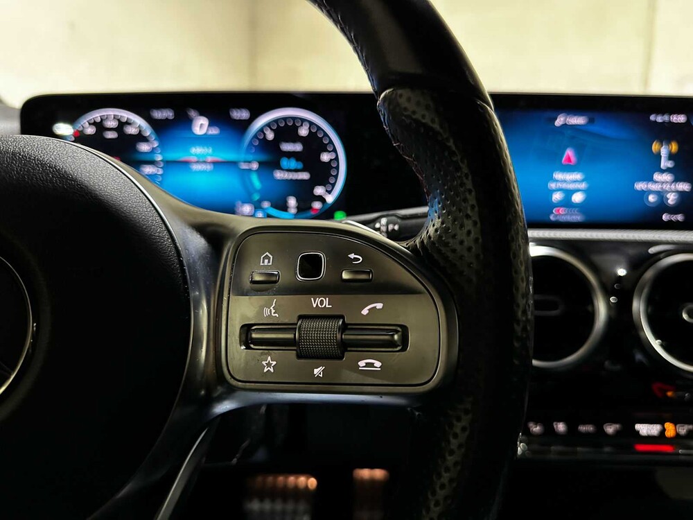 Mercedes-Benz A200 Business Solution AMG A-klasse 163pk 2019 (Origineel-NL), XH-436-L