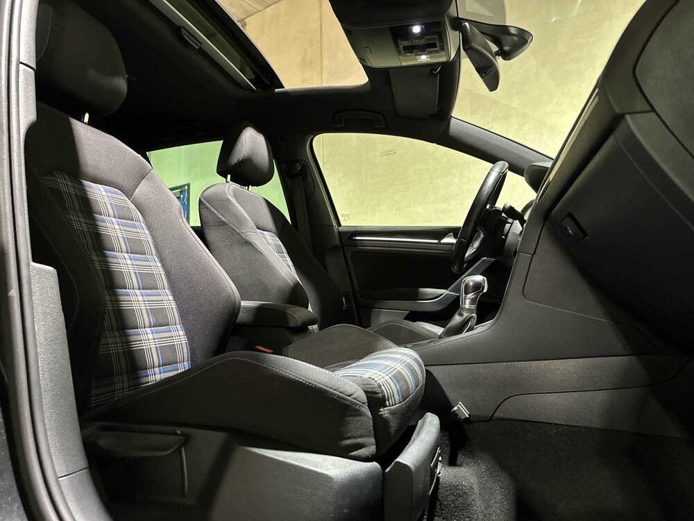 Volkswagen Golf GTE 1.4 TSI 204pk 2015 (Origineel-NL), 1-ZNB-51