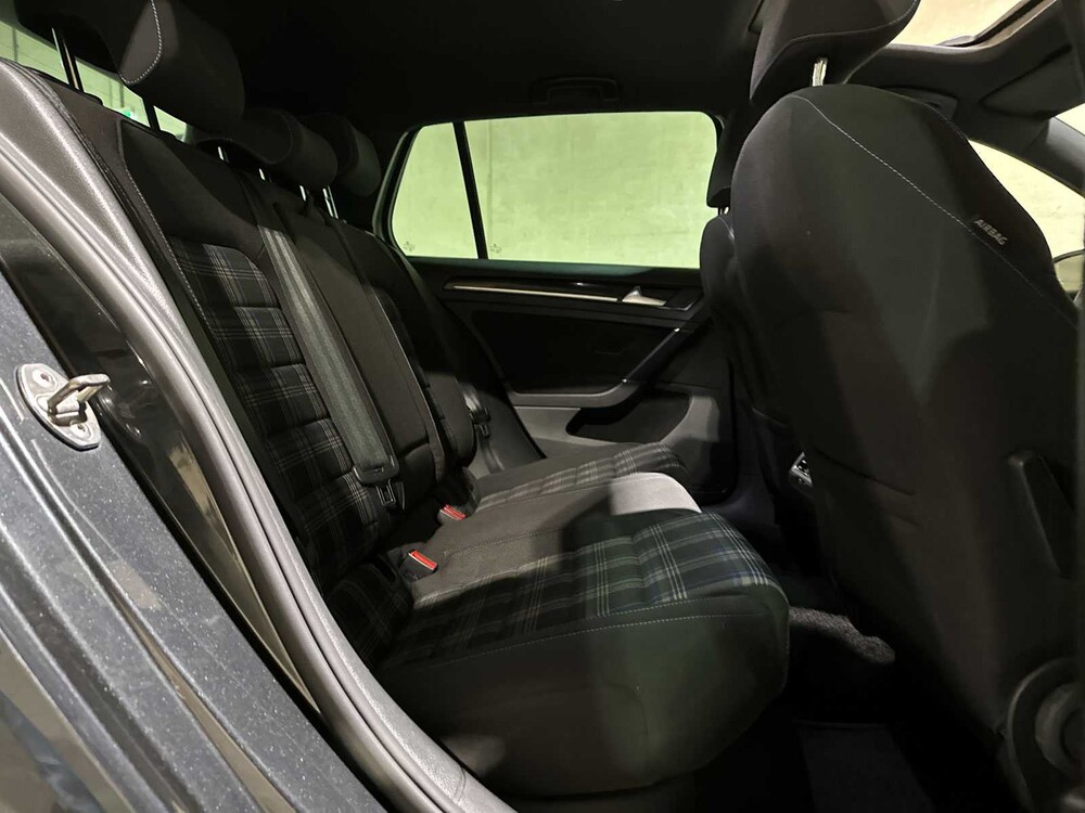 Volkswagen Golf GTE 1.4 TSI 204pk 2015 (Origineel-NL), 1-ZNB-51