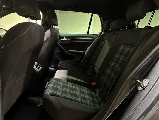 Volkswagen Golf GTE 1.4 TSI 204pk 2015 (Origineel-NL), 1-ZNB-51