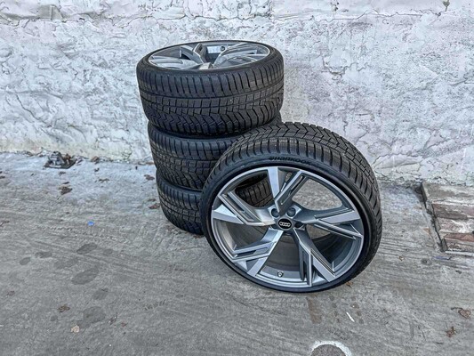 Luxury & sports cars in Boxmeer