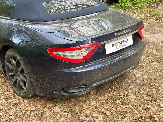 Maserati GranCabrio 4.7 V8 MC line 440pk 2012