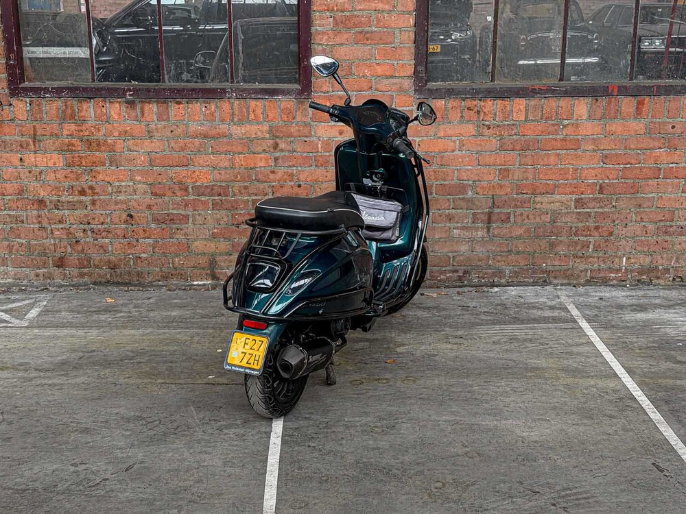 Piaggio Vespa Sprint 4T Sport 80cc (CUSTOM) -AKRAPOVIC- 2014 Scooter, F-277-ZH