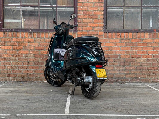 Piaggio Vespa Sprint 4T Sport 80cc (CUSTOM) -AKRAPOVIC- 2014 Scooter, F-277-ZH