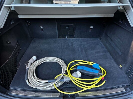 Volvo XC60 2.0 T8 Twin Engine AWD Inscription R-Design 303pk 2019, R-244-TZ