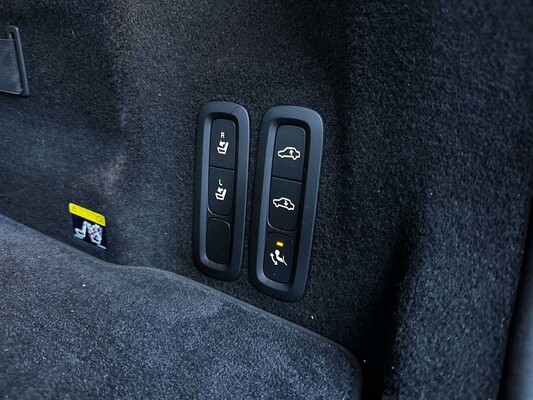 Volvo XC60 2.0 T8 Twin Engine AWD Inscription R-Design 303hp 2019, R-244-TZ