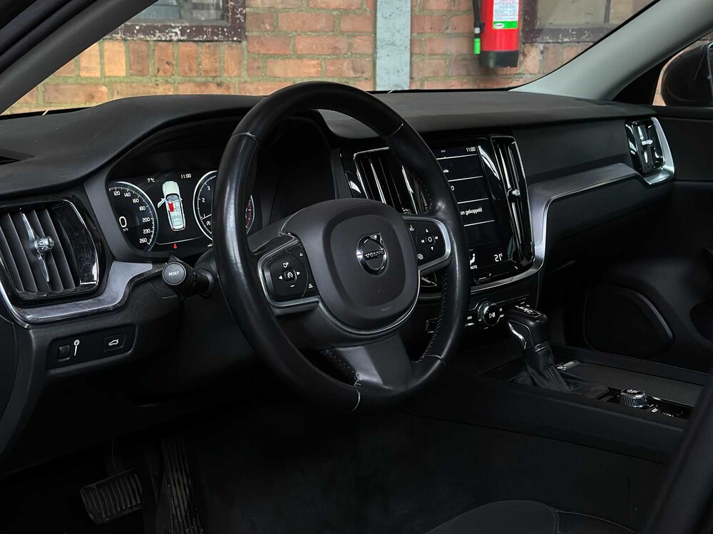 Volvo V60 2.0 T4 Moment.Pro 188pk 2019, ZP-740-L