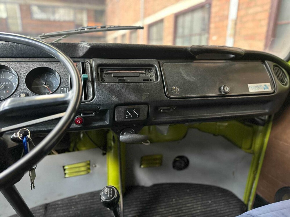 Volkswagen 23 Kampeerauto 1977, 00-SL-64 Camper