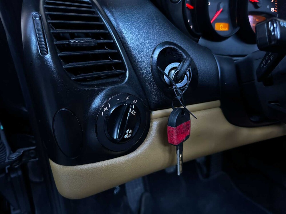 Porsche 911 Carrera Cabriolet 3.6 996 320pk 2004 HANDGESCHAKELD -Youngtimer-