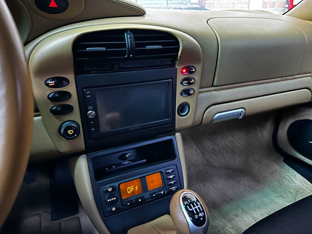 Porsche 911 Carrera 4 Cabriolet 3.6 996 320pk 2002 Youngtimer HANDGESCHAKELD 