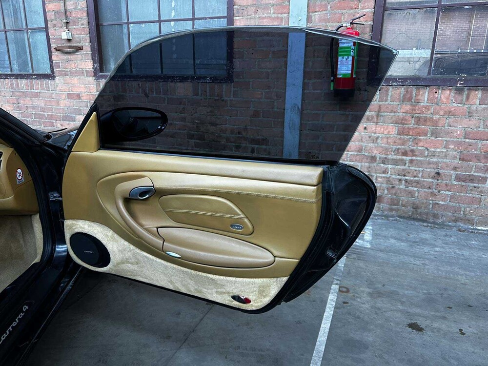 Porsche 911 Carrera 4 Cabriolet 3.6 996 320pk 2002 Youngtimer HANDGESCHAKELD 