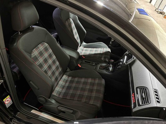 Volkswagen Golf GTI Performance (VII / MK7 / Golf 7) 396pk 2014