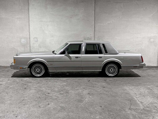 Lincoln Town Car 4.9 V8 Signature SD 160hp 1989, K-946-BX