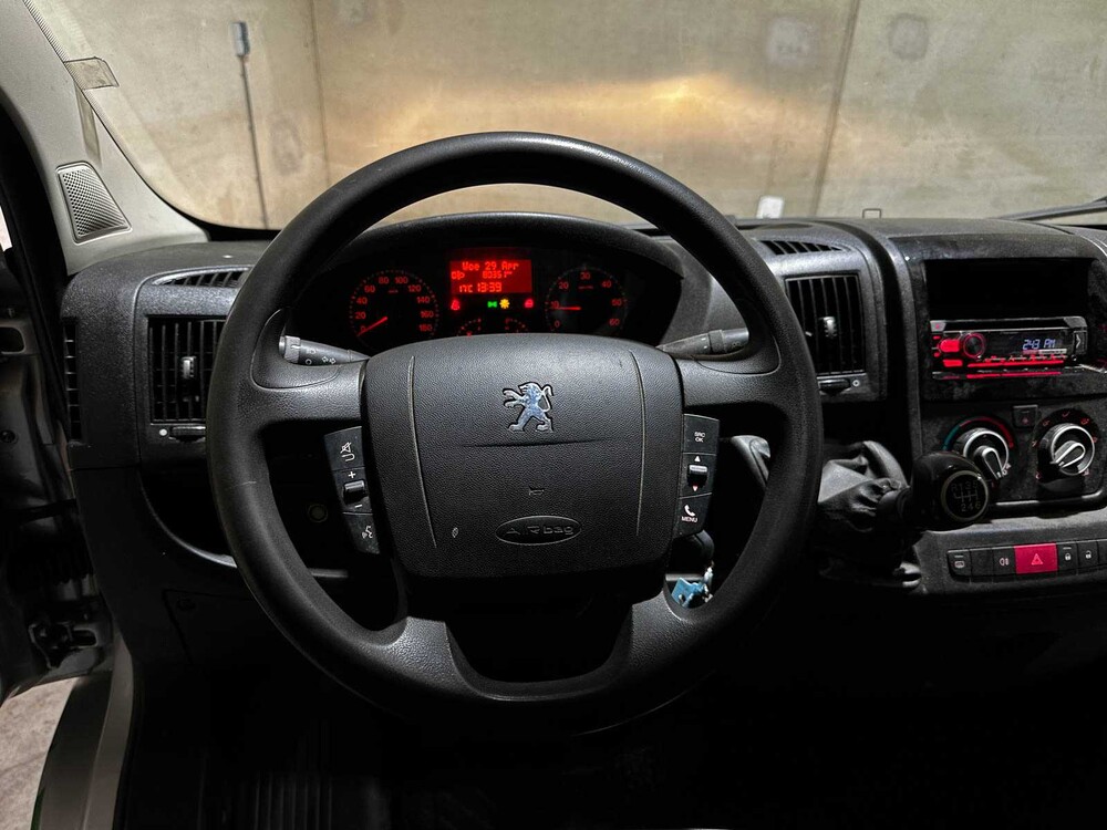Peugeot Boxer 330 2.2 HDI 6-seater double cab 110hp 2013 (original-NL), VD-010-R
