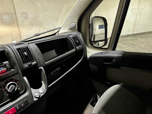 Peugeot Boxer 330 2.2 HDI 6-seater double cab 110hp 2013 (original-NL), VD-010-R