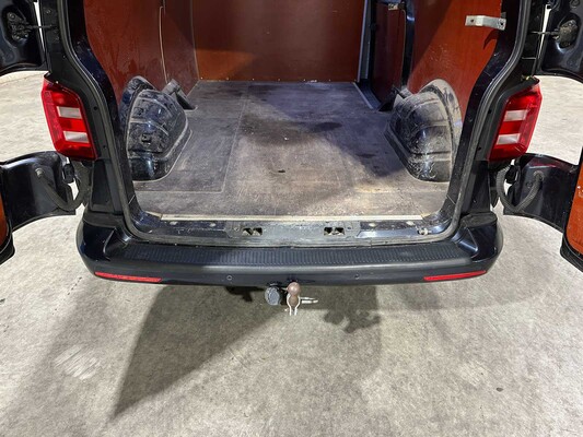 Volkswagen Transporter 2.0 TDI L2H1 