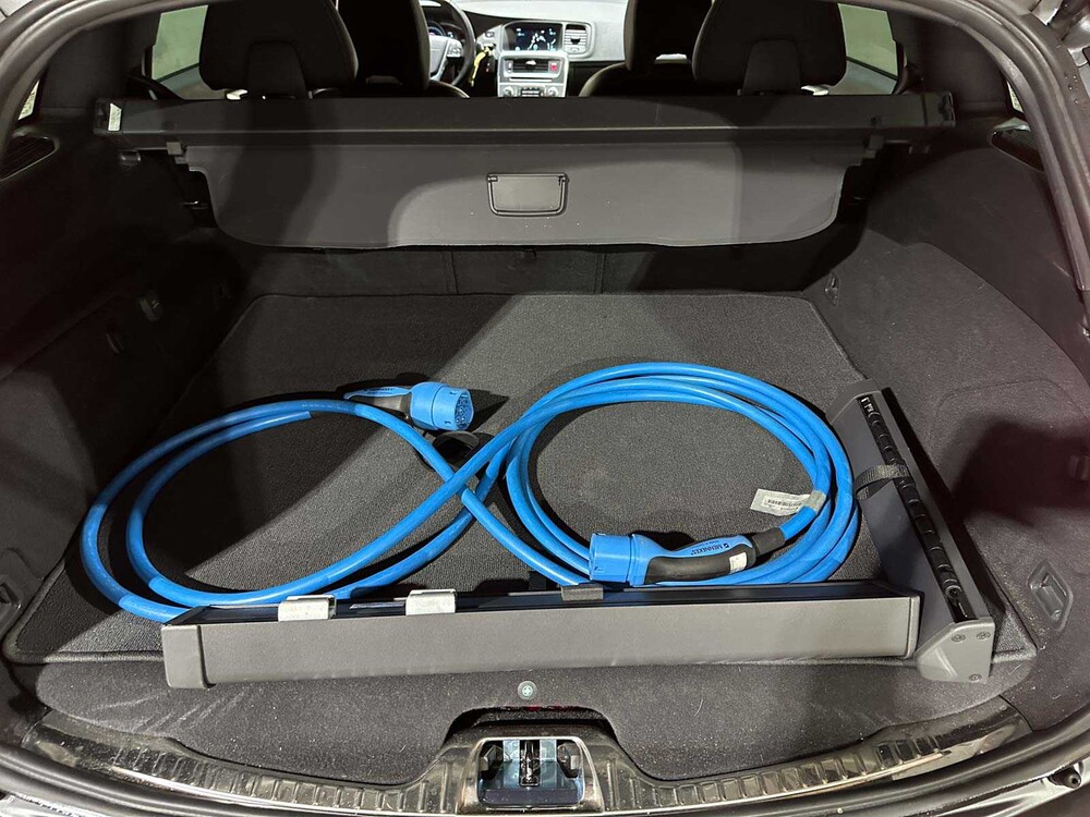 Volvo V60 2,4 D5 Doppelmotor Special Edition 163 PS 2015, NH-759-L