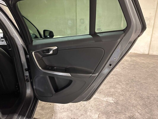 Volvo V60 2,4 D5 Doppelmotor Special Edition 163 PS 2015, NH-759-L