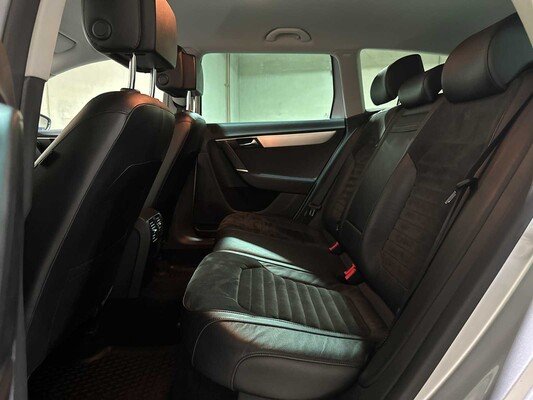 Volkswagen Passat Variant 1.8 TSI Highline 160 PS 2011 (Original-NL), 71-RPV-9