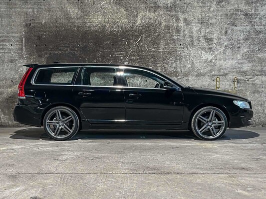 Volvo V70 2.0 T5 Summum 241 PS 2017, Z-082-HJ