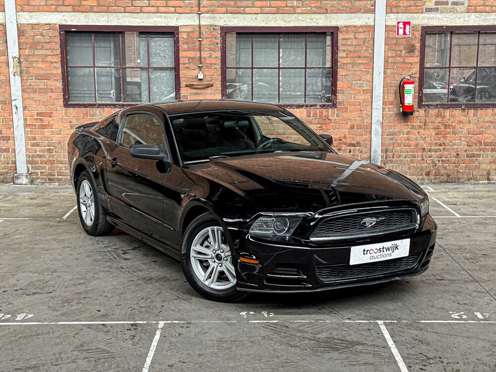 Ford Mustang 3,7 V6 305 PS 2012 Coupé -Schaltgetriebe-