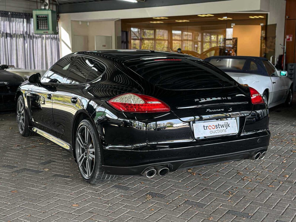 Porsche Panamera S 4,8 V8 405 PS 2012