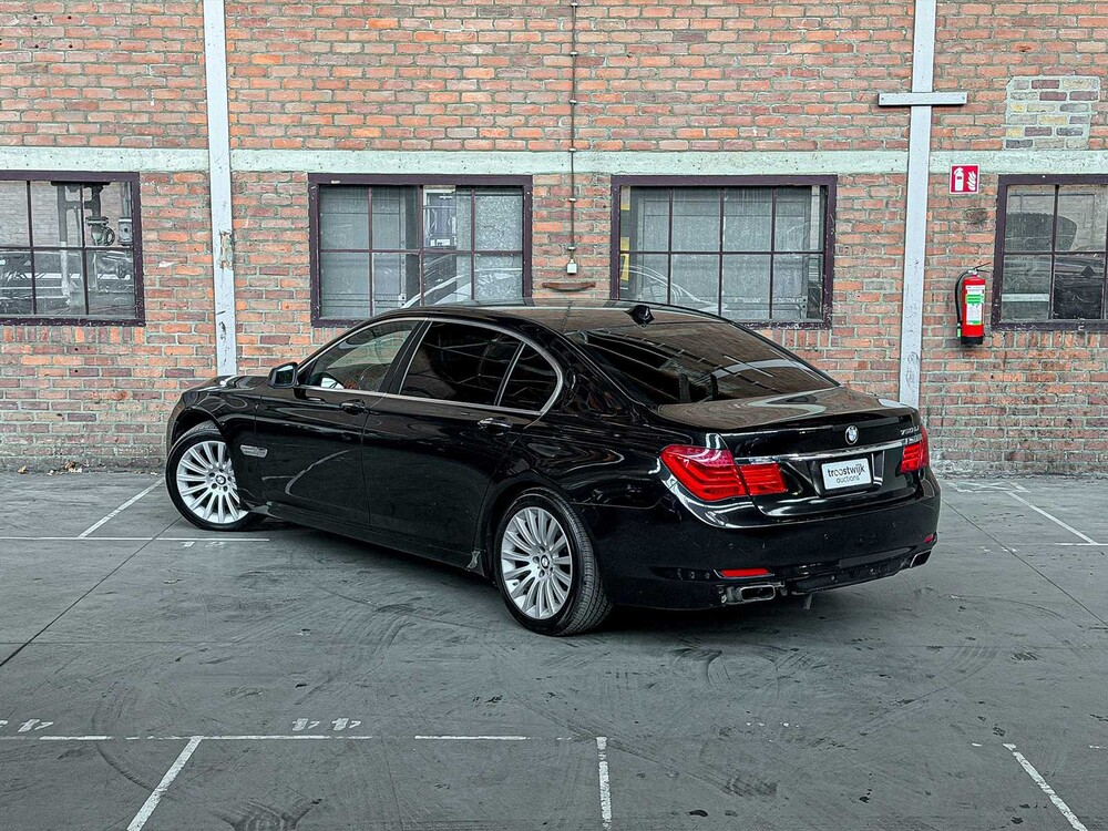 BMW 750Li xDrive 4,4 V8 7er Serie 408 PS 2012