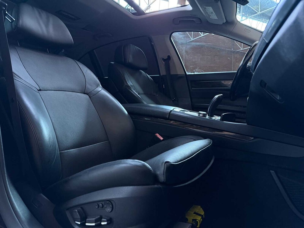 BMW 750Li xDrive 4,4 V8 7er Serie 408 PS 2012