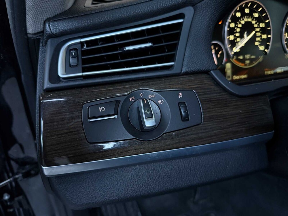 BMW 750Li xDrive 4,4 V8 7er Serie 408 PS 2012
