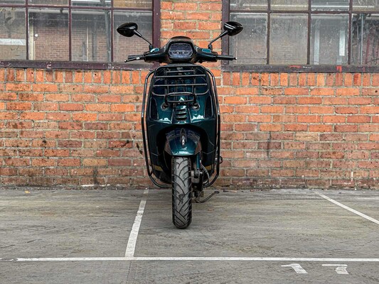 Piaggio Vespa Sprint 4T Sport 80cc (CUSTOM) -AKRAPOVIC- 2014 Scooter, F-277-ZH