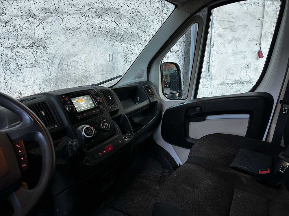 Peugeot Boxer 335 2.2 HDI L3H2 XR 150pk 2016 7-Persoons Bedrijfswagen, V-584-GT